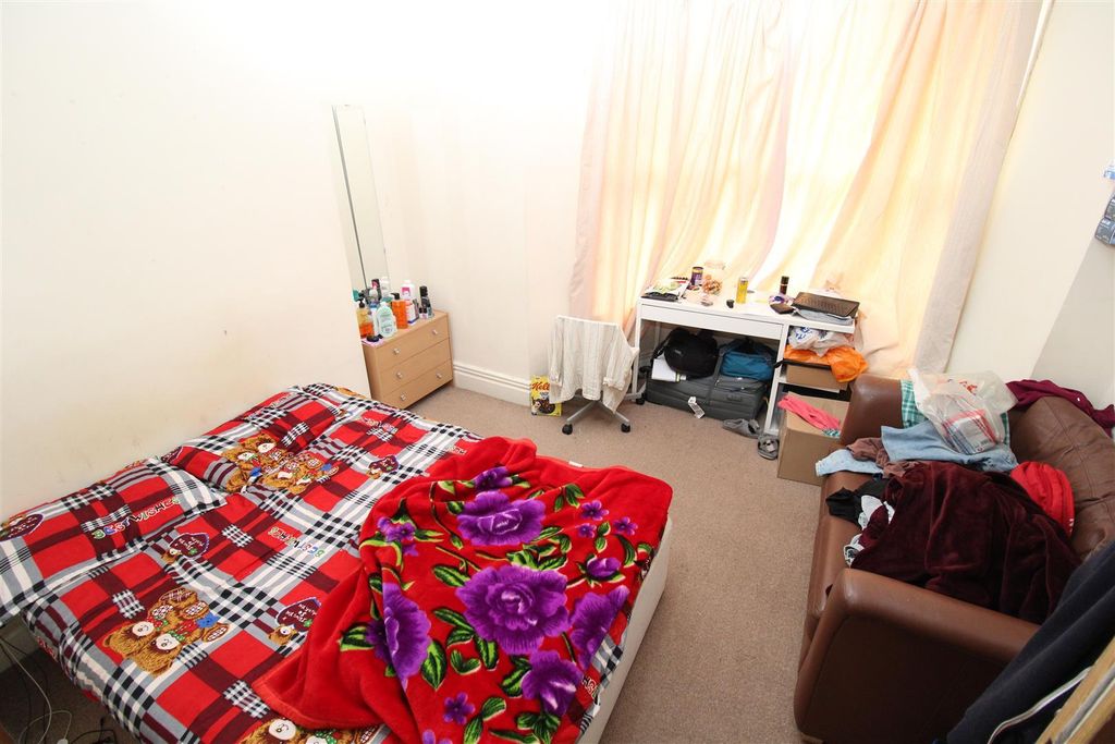 Property photo 3 of 9 Room 1.Jpg