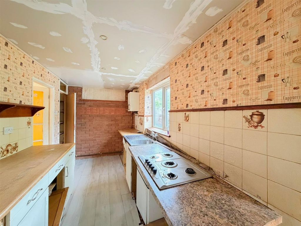 Property photo 3 of 14 Kitchen