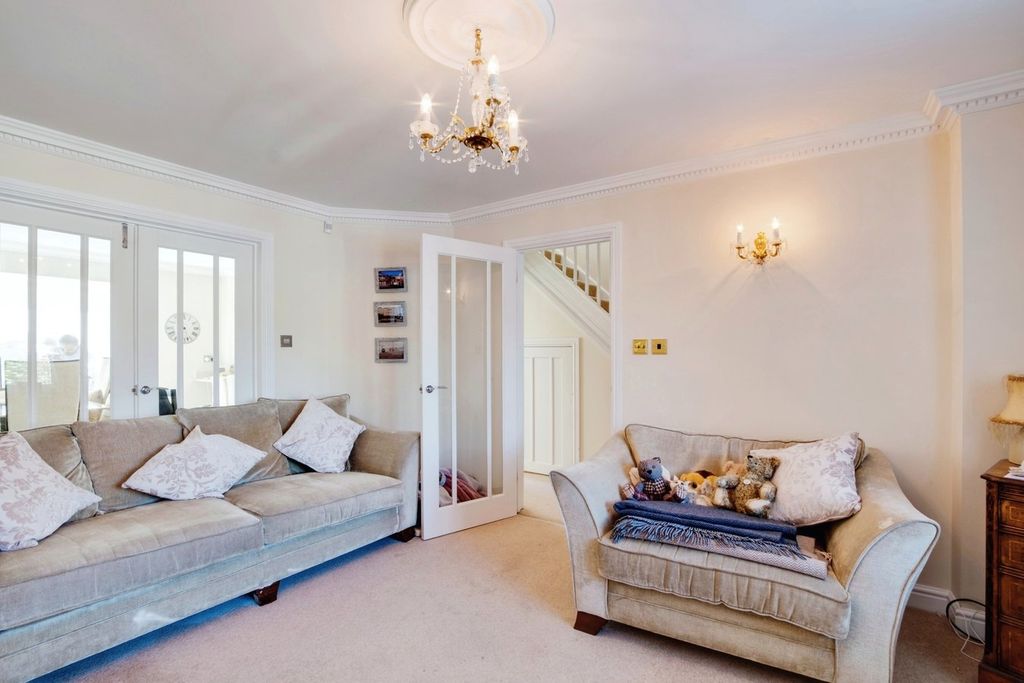 Property photo 2 of 18