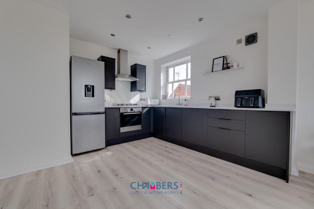 Property photo 3 of 20 Kitchen