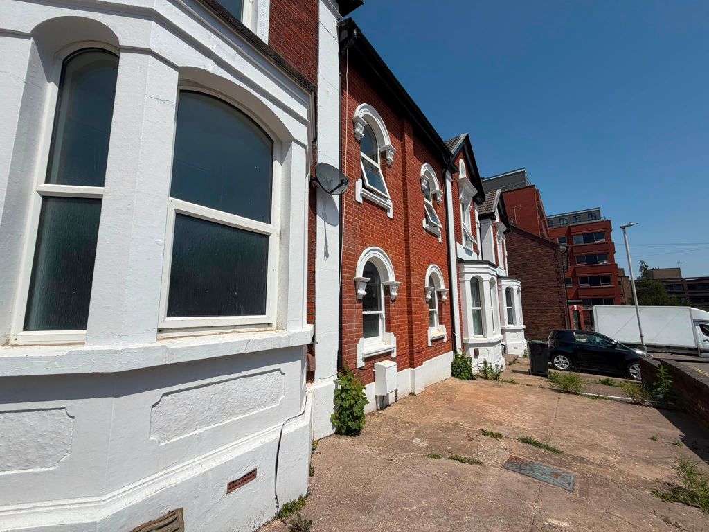 Property photo 1 of 5