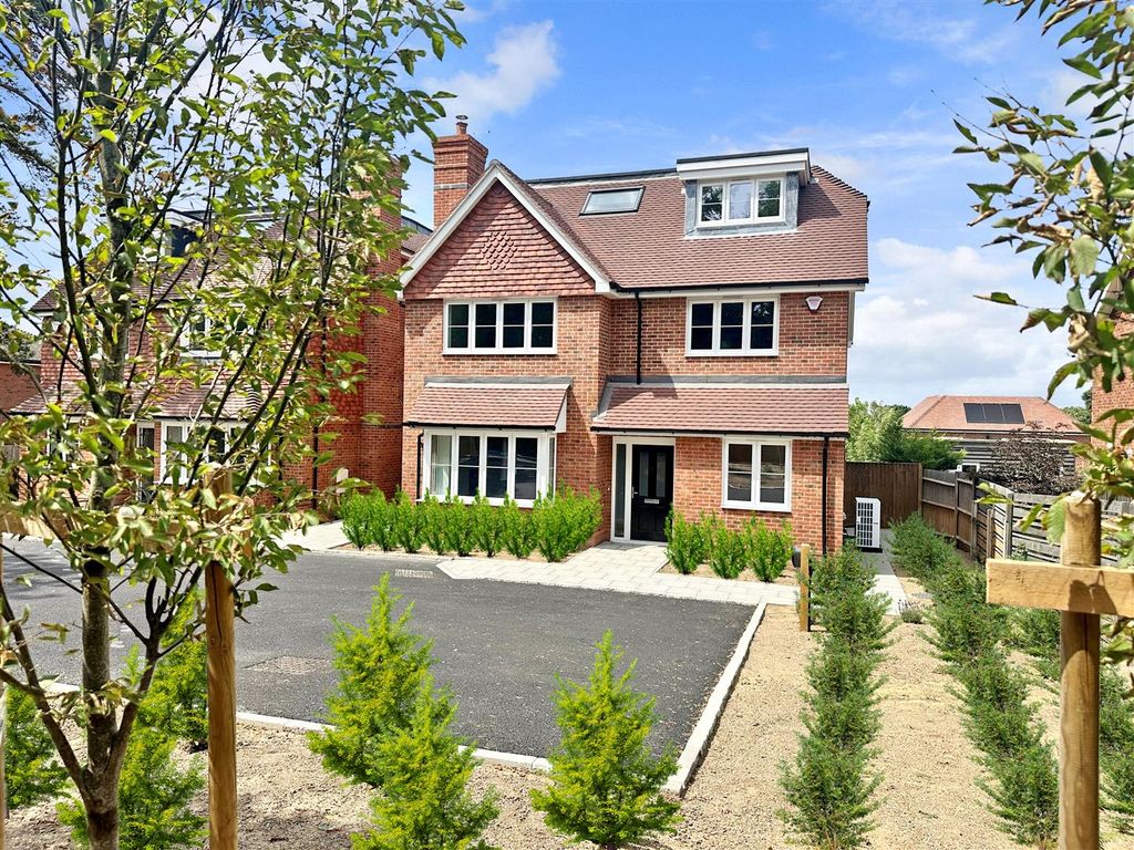 Property photo 1 of 17 Firsdown External 2Dp.Jpg