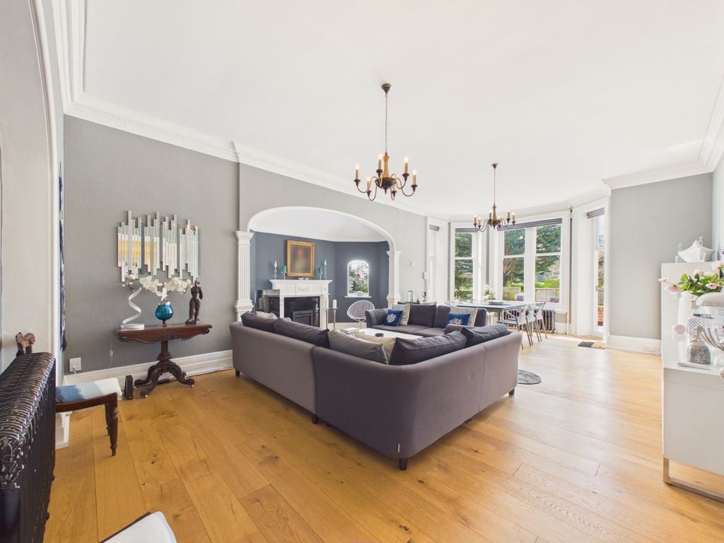 Property photo 3 of 27 Living Room