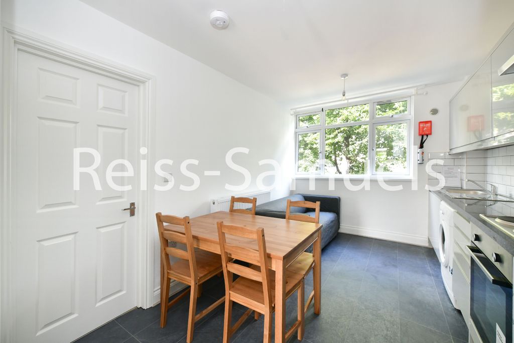 Property photo 2 of 32