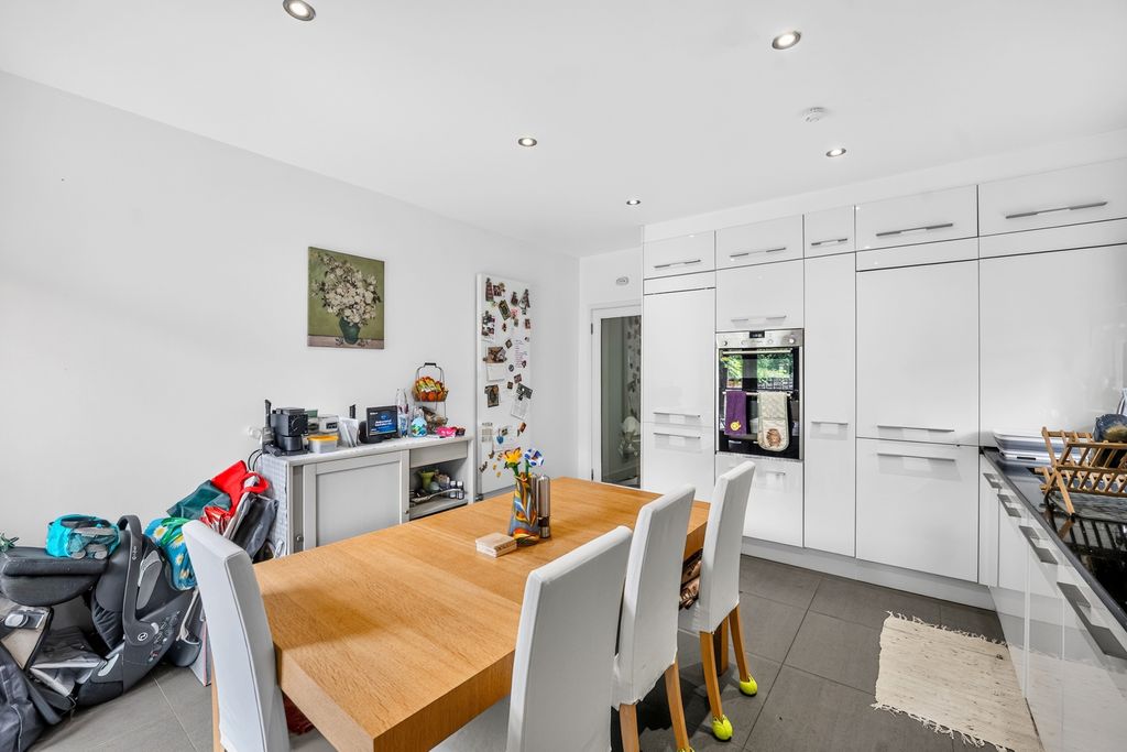 Property photo 3 of 16 Pbox-Img.Jpg