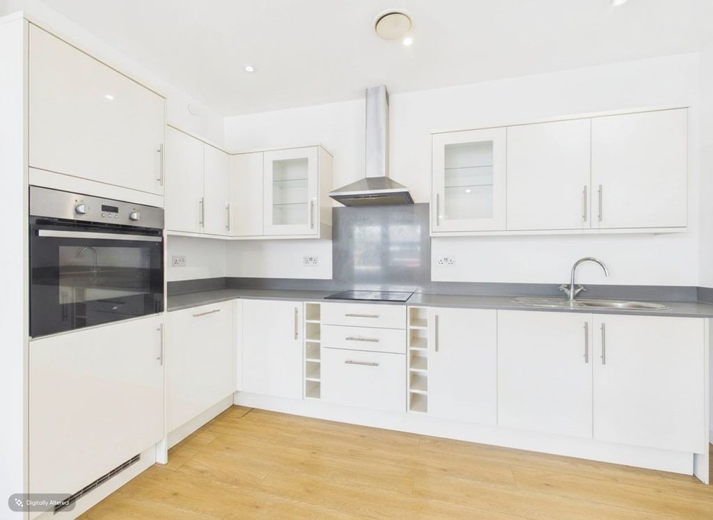 Property photo 3 of 7 Kitchen