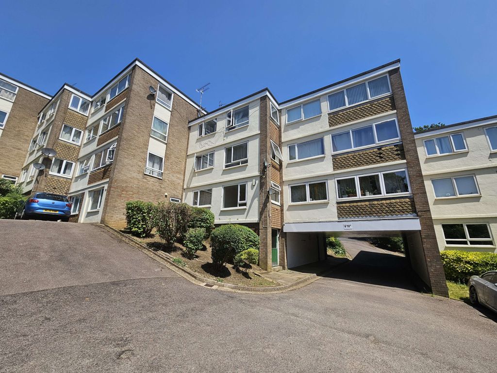 Property photo 1 of 12 Priced To Sell! 2-Bed Top Floor Apartment In Richmond Court | Chain Free
