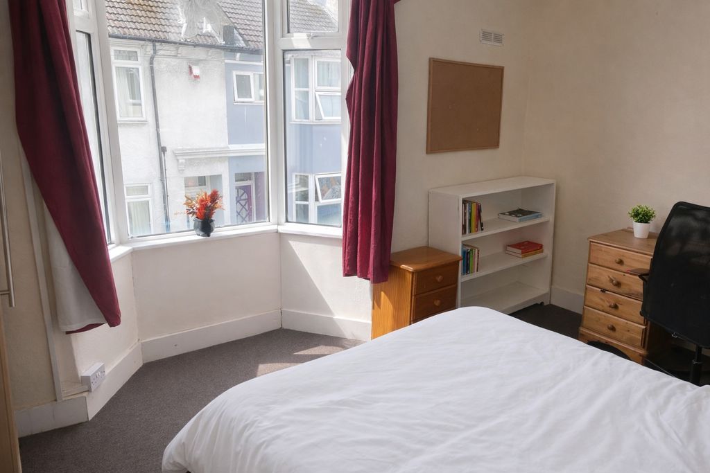 Property photo 1 of 8 Photo 10