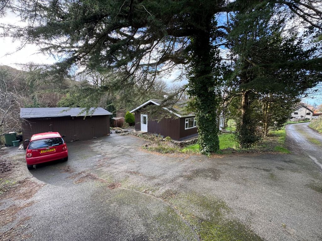Property photo 1 of 28