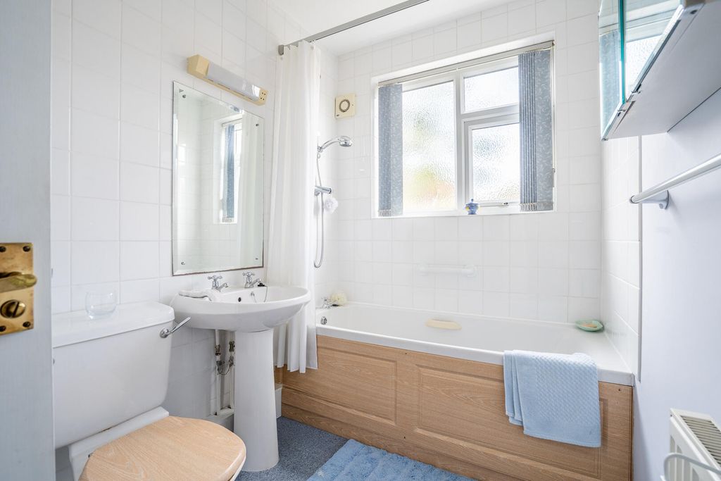 Property photo 3 of 12 Bathroom