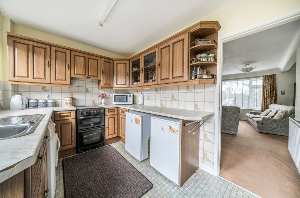 Property photo 3 of 21 Kitchen