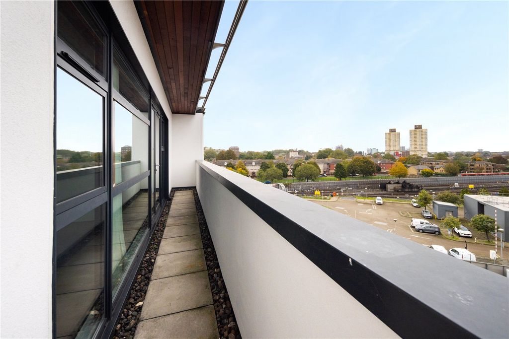 Property photo 2 of 8 Balcony