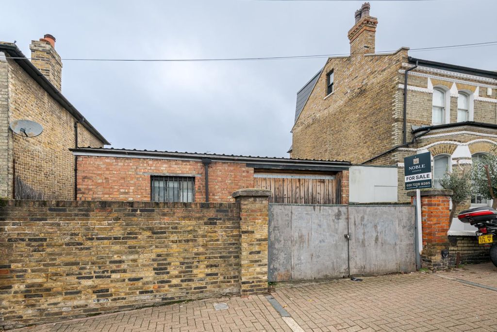 Property photo 1 of 5