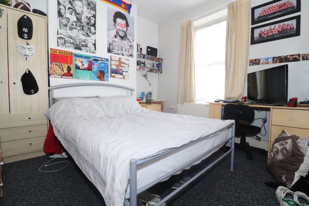 Property photo 3 of 6