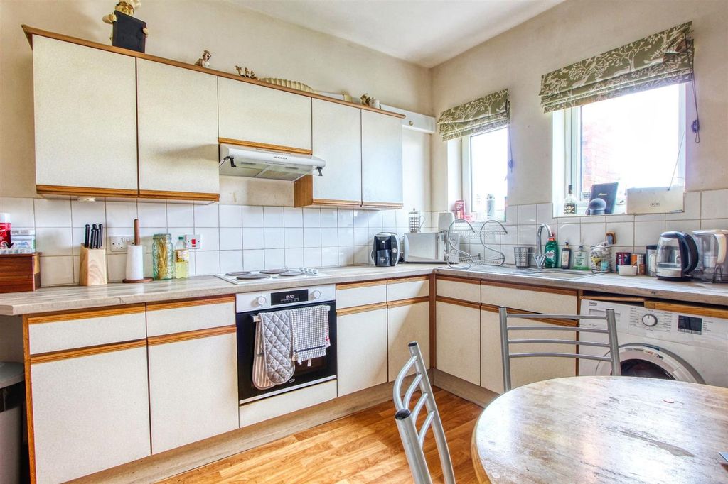 Property photo 2 of 14 Kitchen