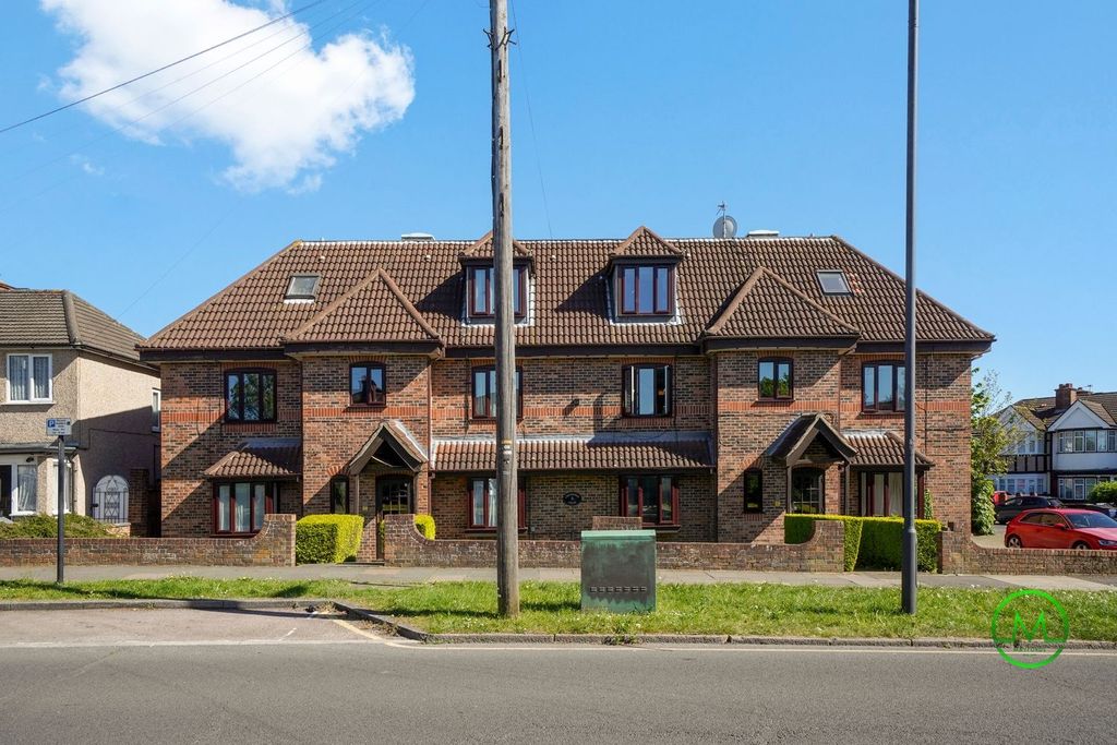 Property photo 1 of 15 1 Bed Flat For Sale Chichester Court, Harrow Ha2
