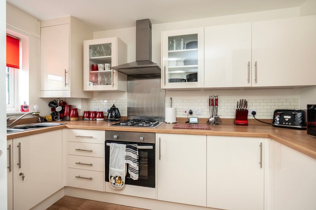 Property photo 2 of 13