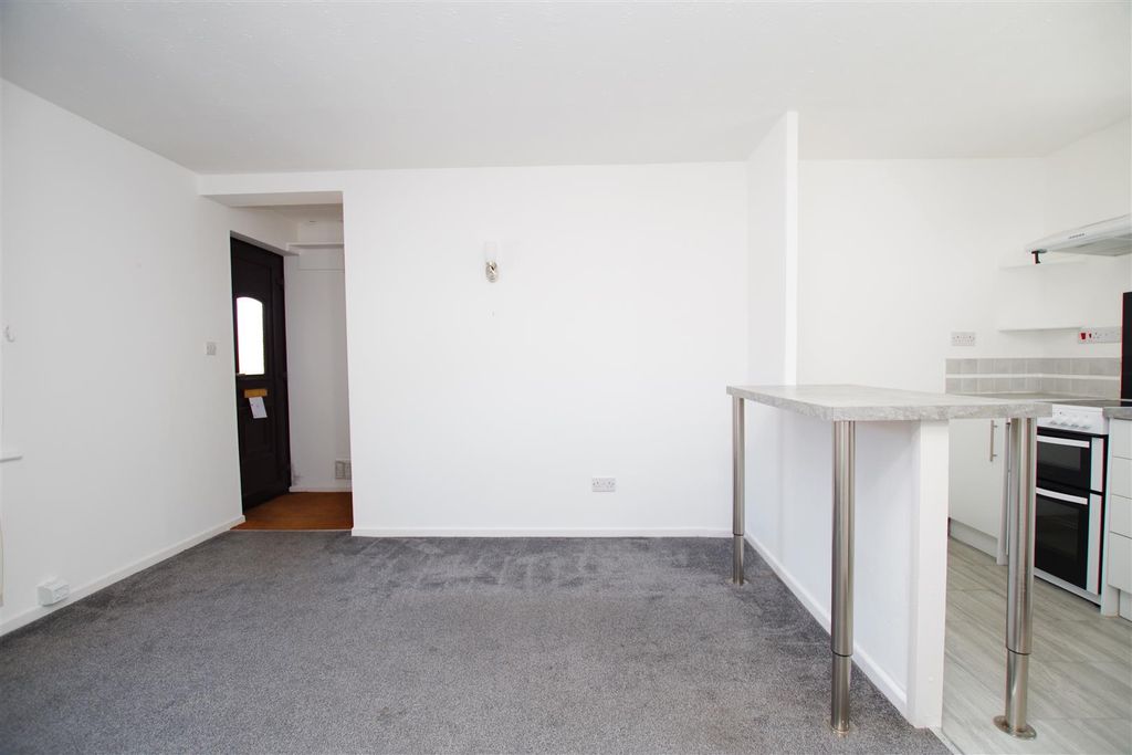 Property photo 3 of 11 Lounge/Diner