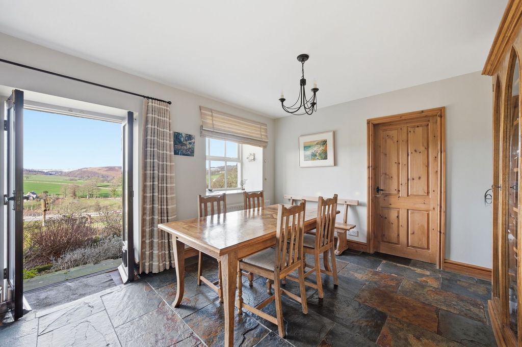 Property photo 2 of 50