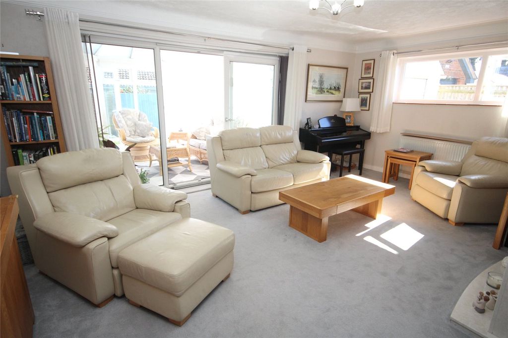 Property photo 2 of 19 Picture No. 12