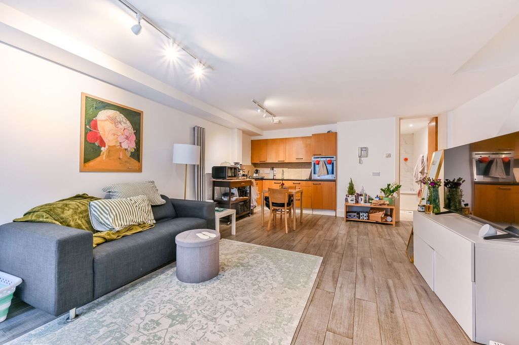 Property photo 2 of 10