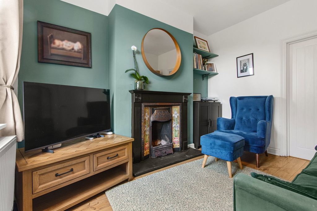 Property photo 3 of 17
