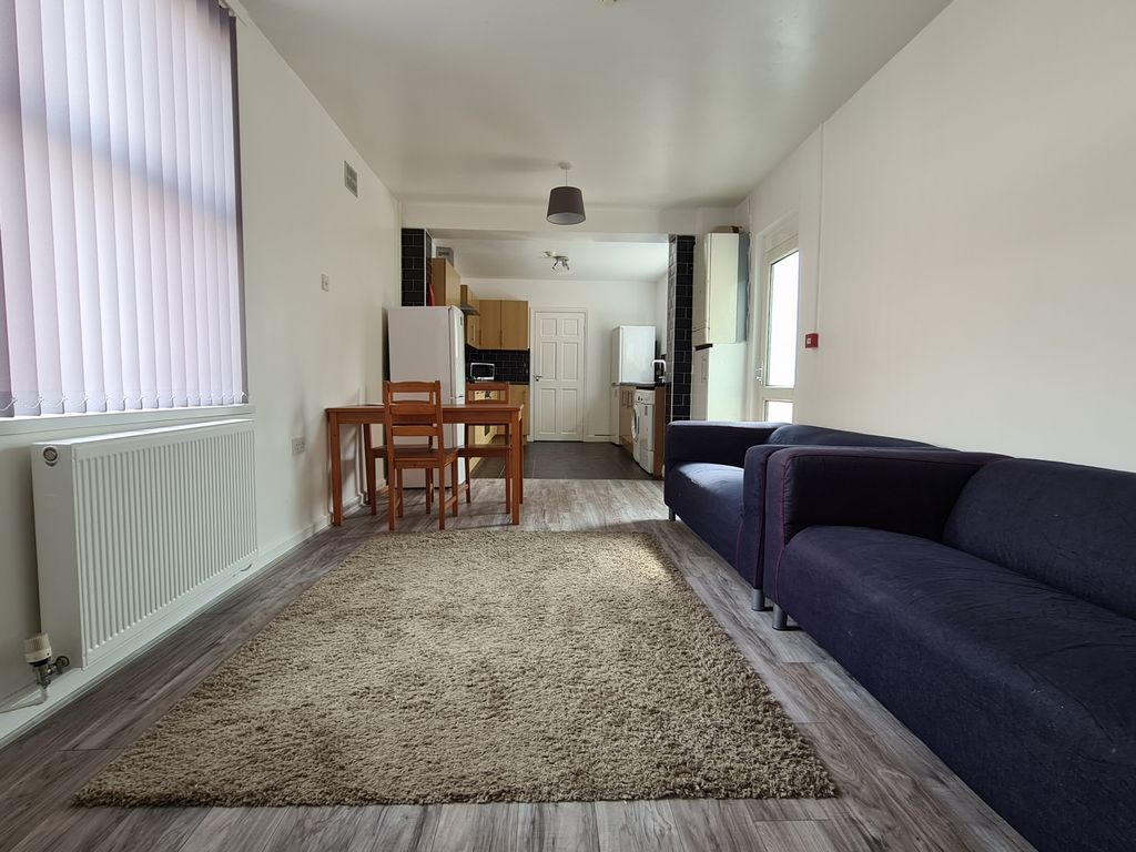 Property photo 2 of 9 Photo 6