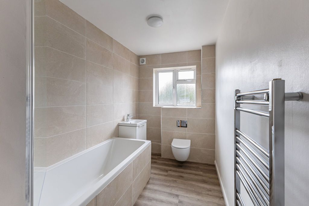 Property photo 2 of 17 Picture No. 13