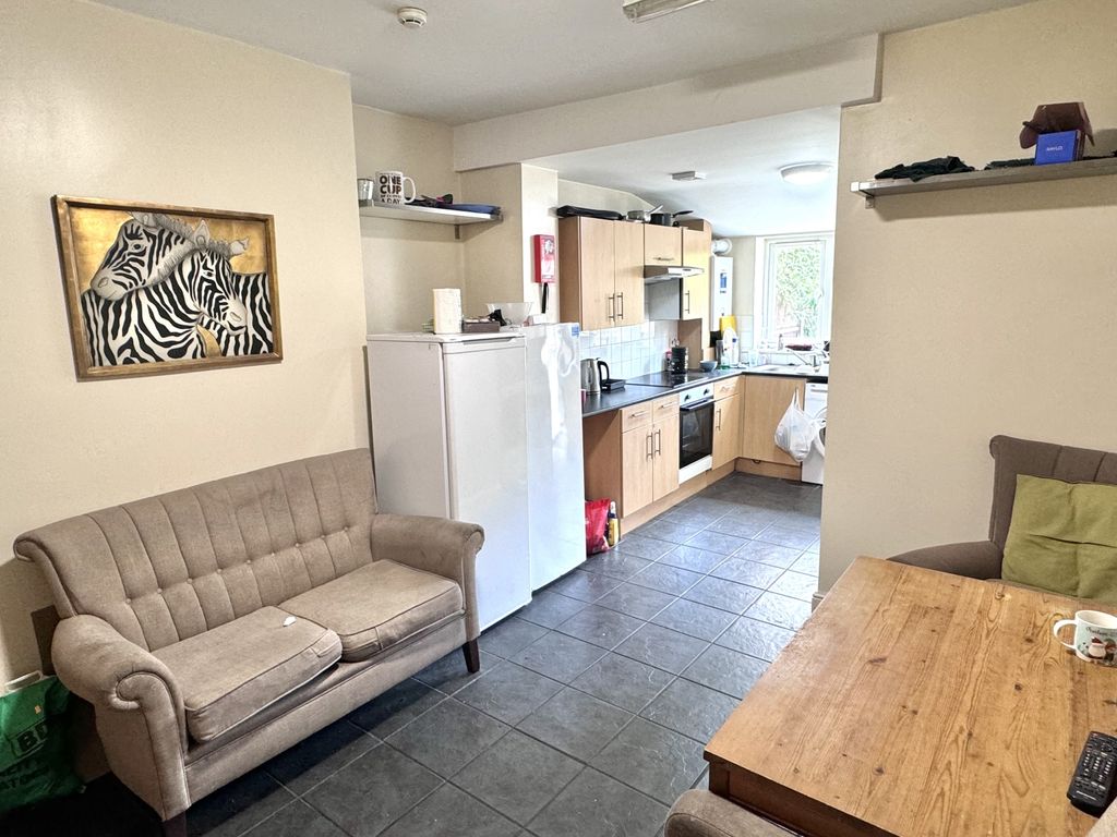 Property photo 3 of 10 Img_4299
