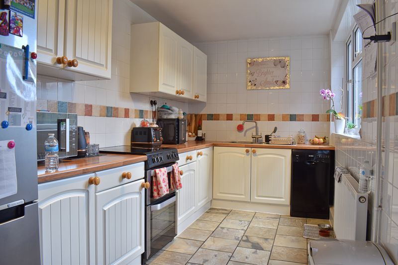 Property photo 2 of 9 Kitchen