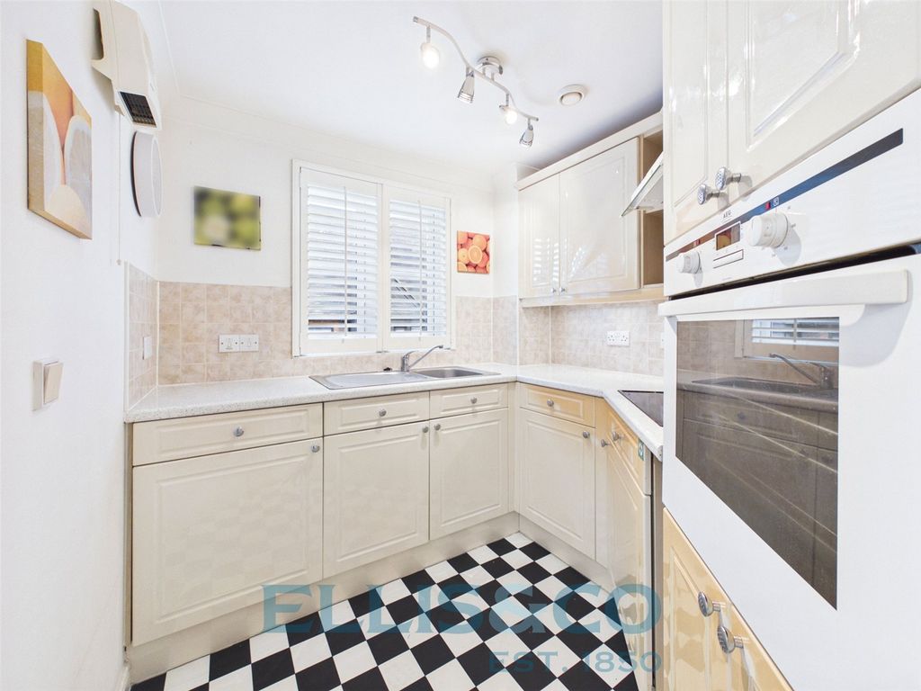 Property photo 2 of 18 Picture No. 01