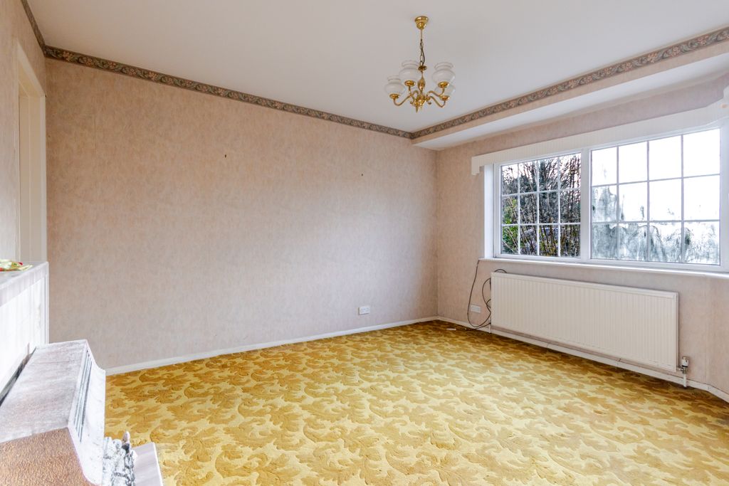 Property photo 2 of 23 Living 3