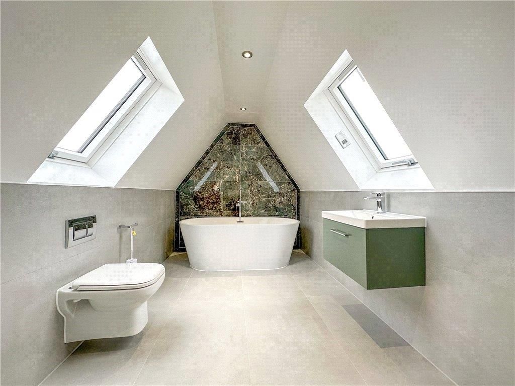 Property photo 2 of 16 En-Suite