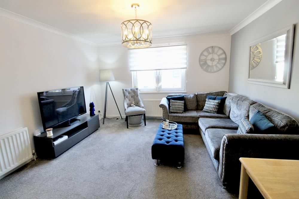 Property photo 3 of 8 Lounge 1