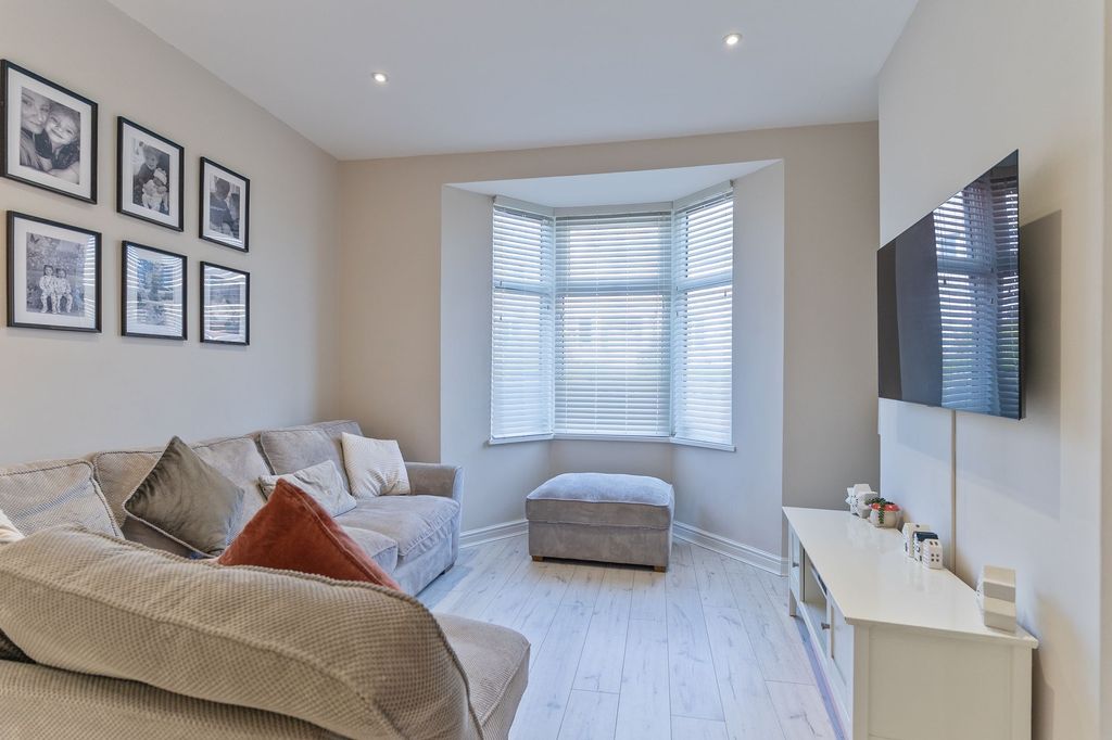 Property photo 3 of 22