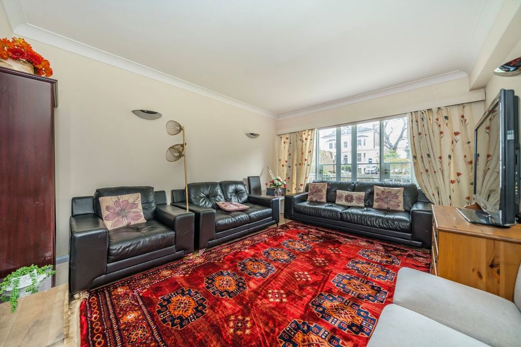 Property photo 3 of 6