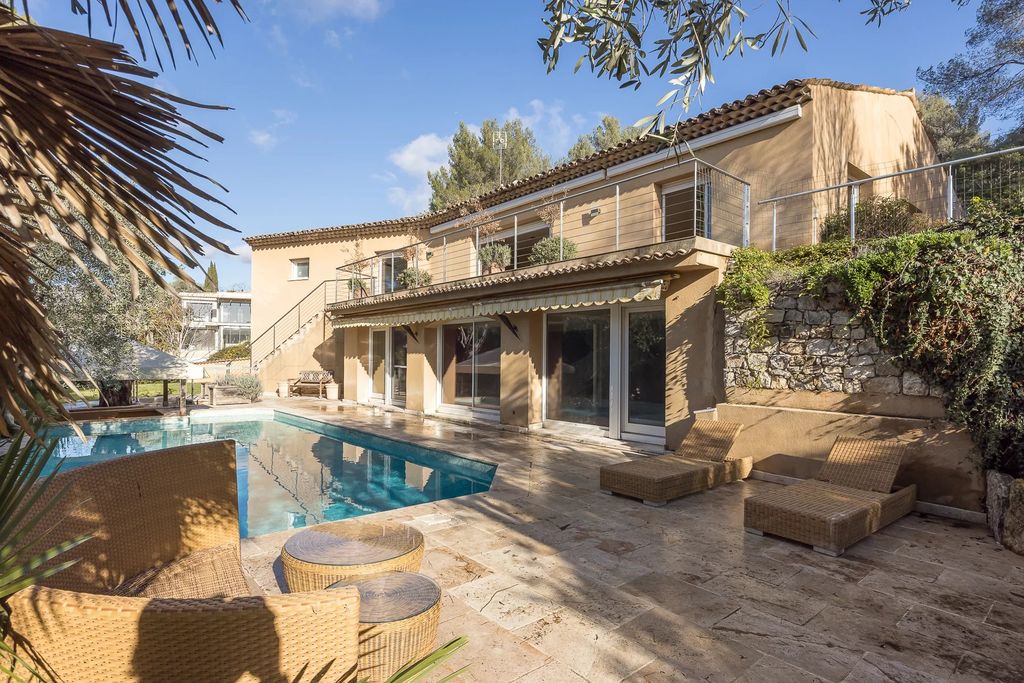 Property photo 3 of 11