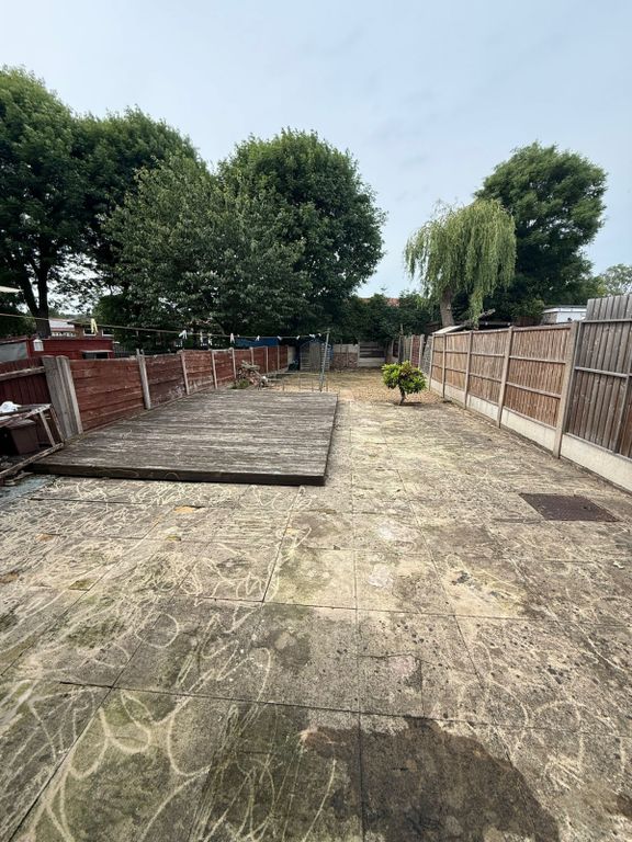 Property photo 1 of 8 Semi Detached