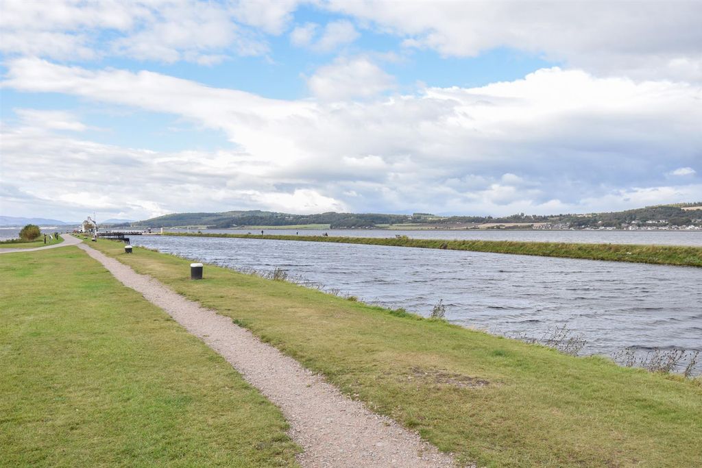 Property photo 2 of 23 View