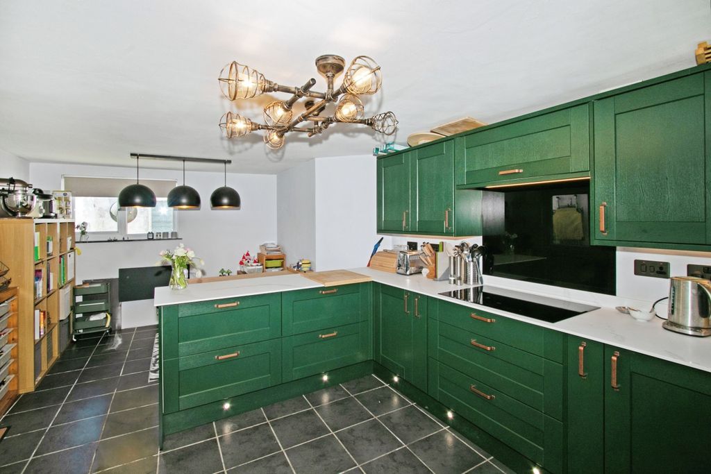 Property photo 3 of 23 Kitchen
