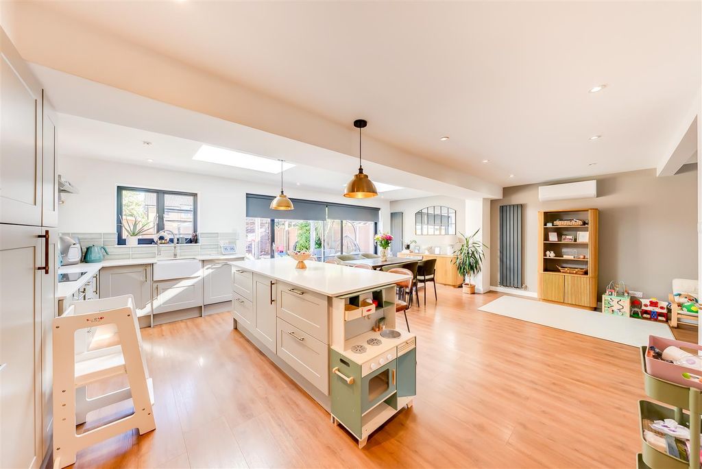 Property photo 3 of 33 Kitchen Diner