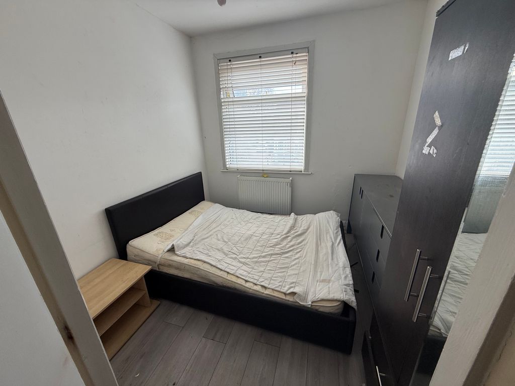 Property photo 2 of 4 Bedroom