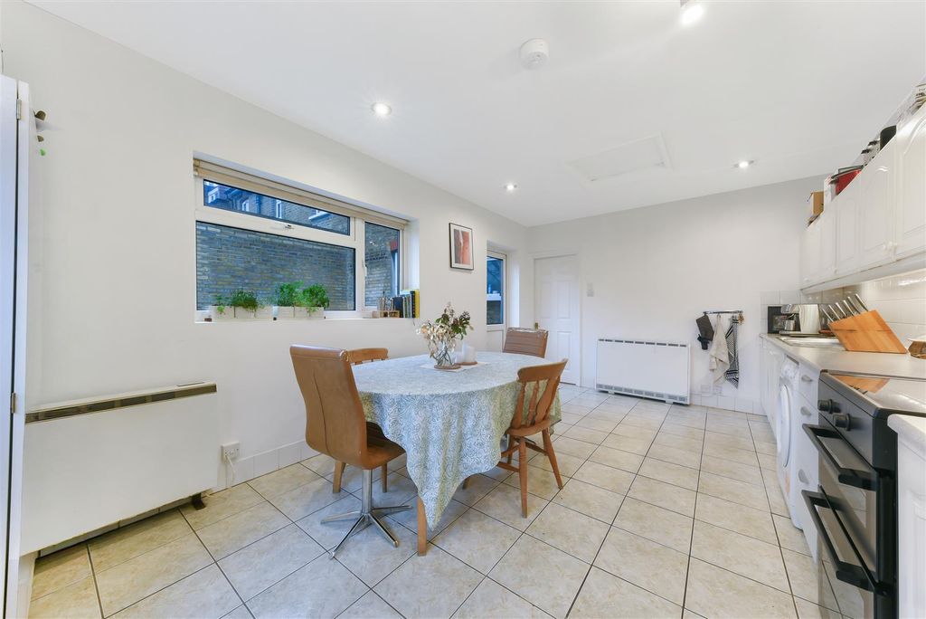 Property photo 2 of 13 8.Jpg