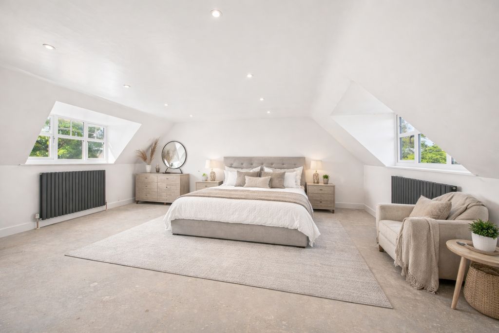 Property photo 2 of 31 Principal Bedroom