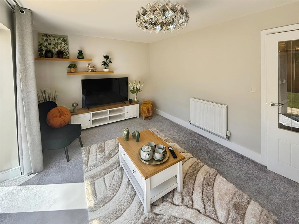 Property photo 3 of 19 Lounge