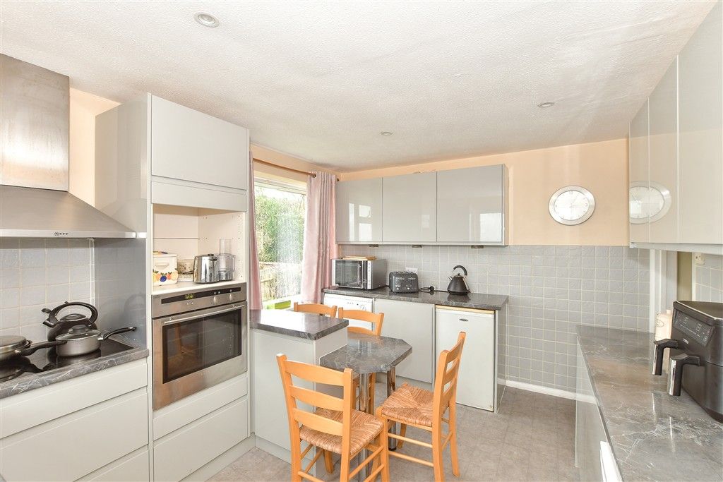 Property photo 3 of 12 Kitchen