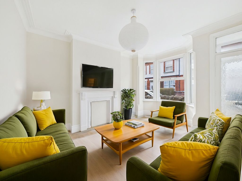 Property photo 2 of 25 Lounge (Virtually Furnished)