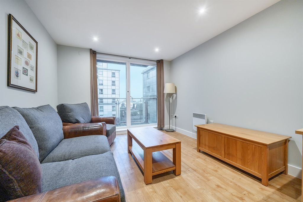 Property photo 2 of 7 Living Room