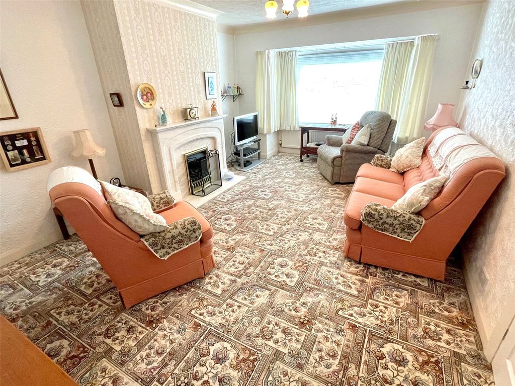 Property photo 2 of 17 Living Room