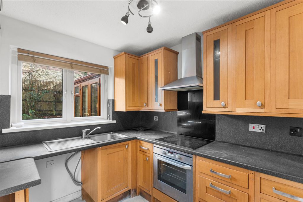 Property photo 3 of 19 Kitchen